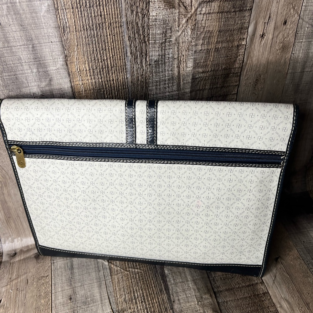 YOLAND VINTAGE MONOGRAM LEATHER CLUTCH - Picture 4 of 14